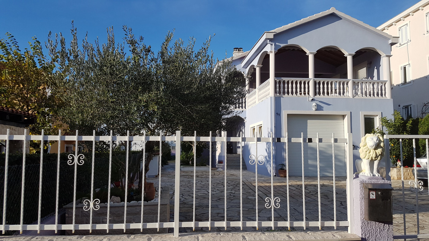 Cosy villa near the beach