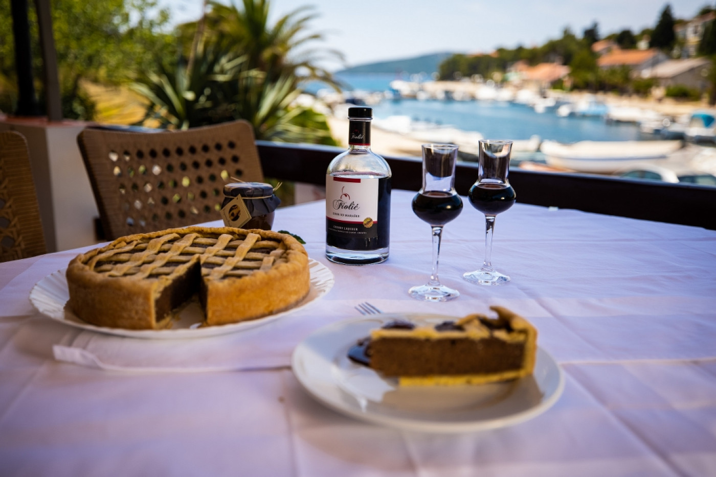 Torta od rogača &ndash; gastronomska tajna otoka Molata, nautičarskog raja s 40 uvala