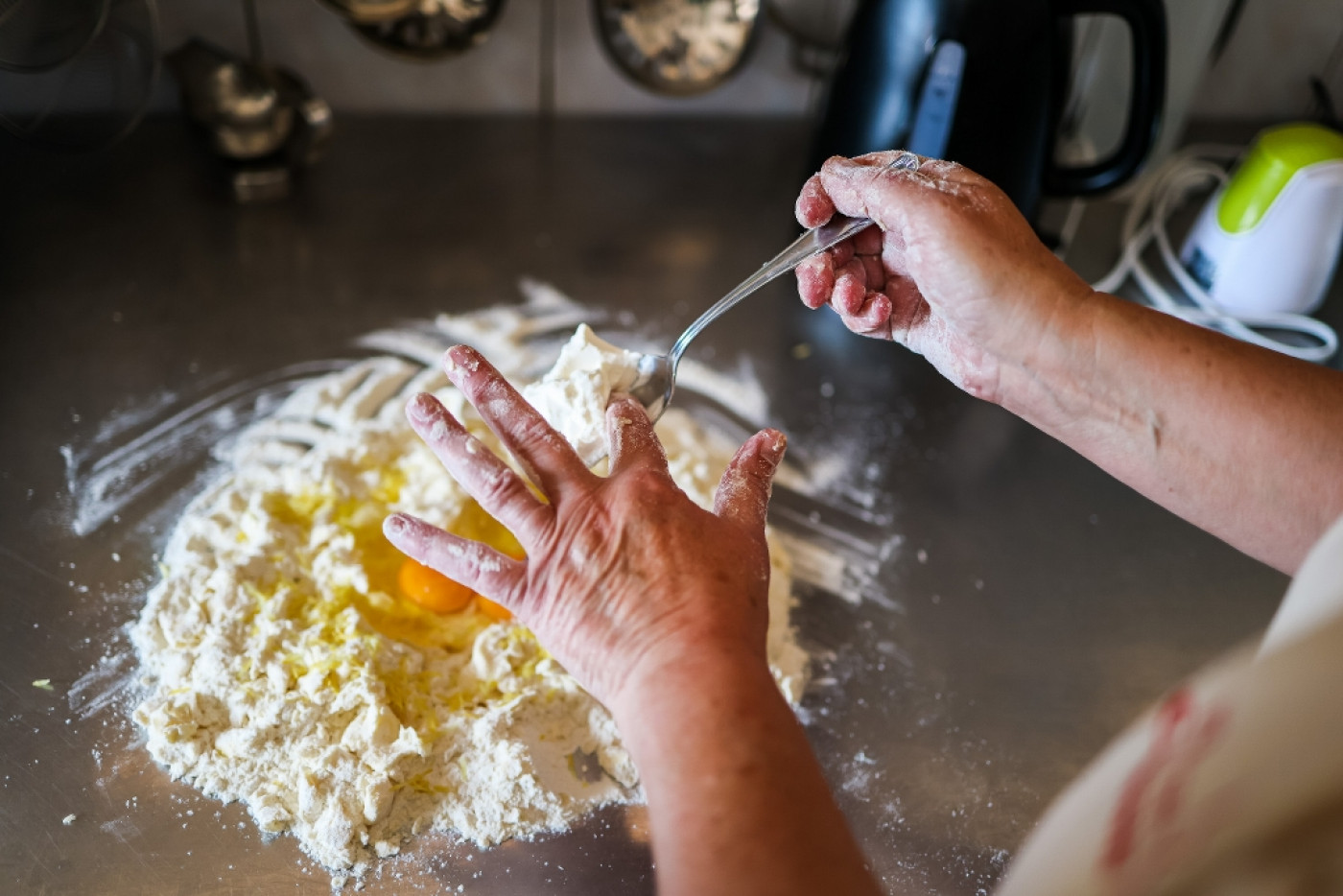Torta od rogača &ndash; gastronomska tajna otoka Molata, nautičarskog raja s 40 uvala