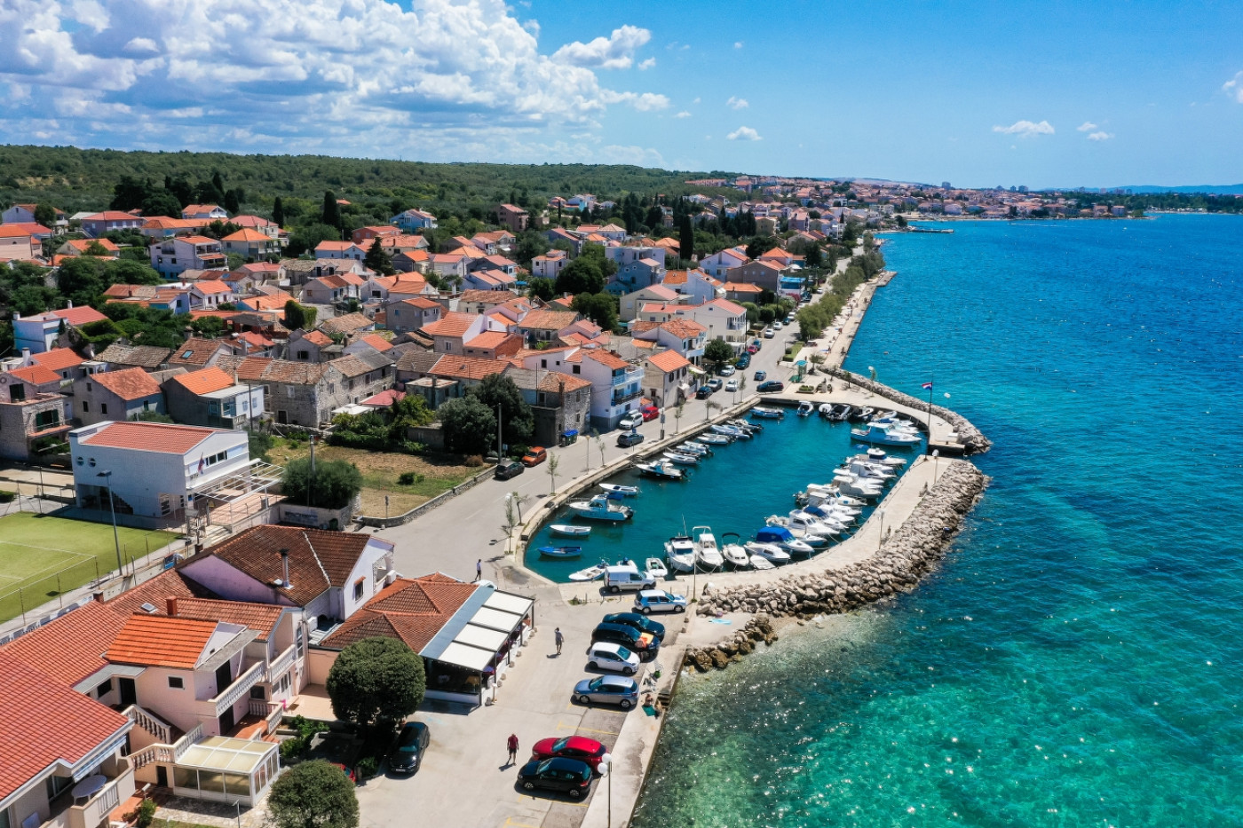 Oborita jadranska riba s gradela &ndash; tipična dalmatinska gastronomska razglednica