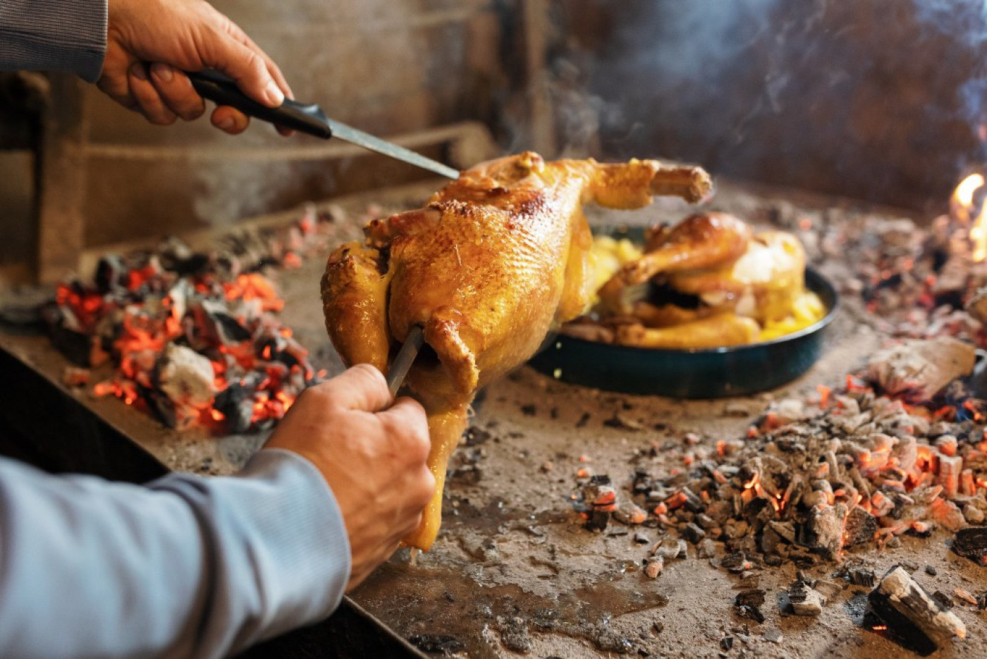 Rooster Under the Baking Lid - a Gift for Which Every True Gourmet is Grateful