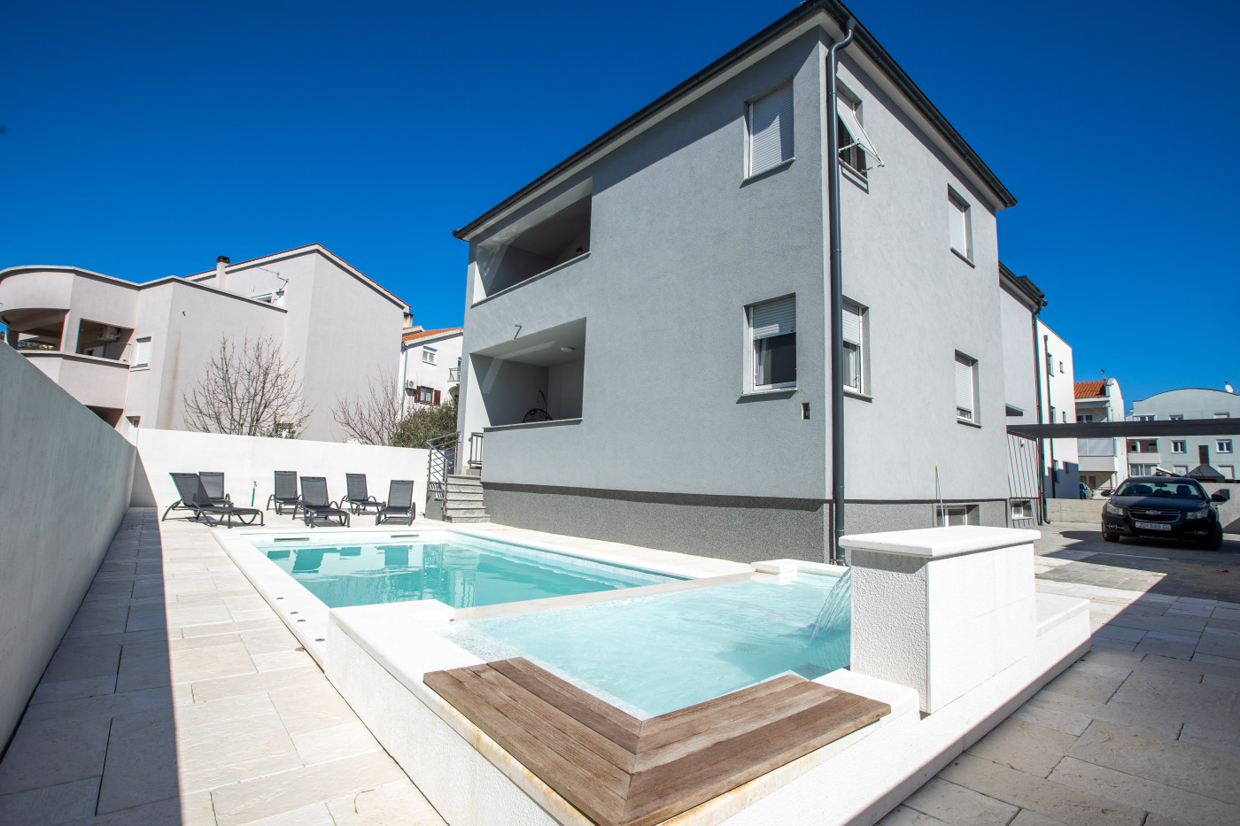 Wave apartment