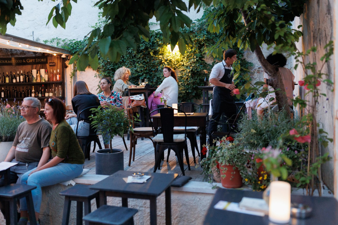 Pij i jedi lokalno: Wine Garden Zadar nudi sva lokalna vina zadarske regije