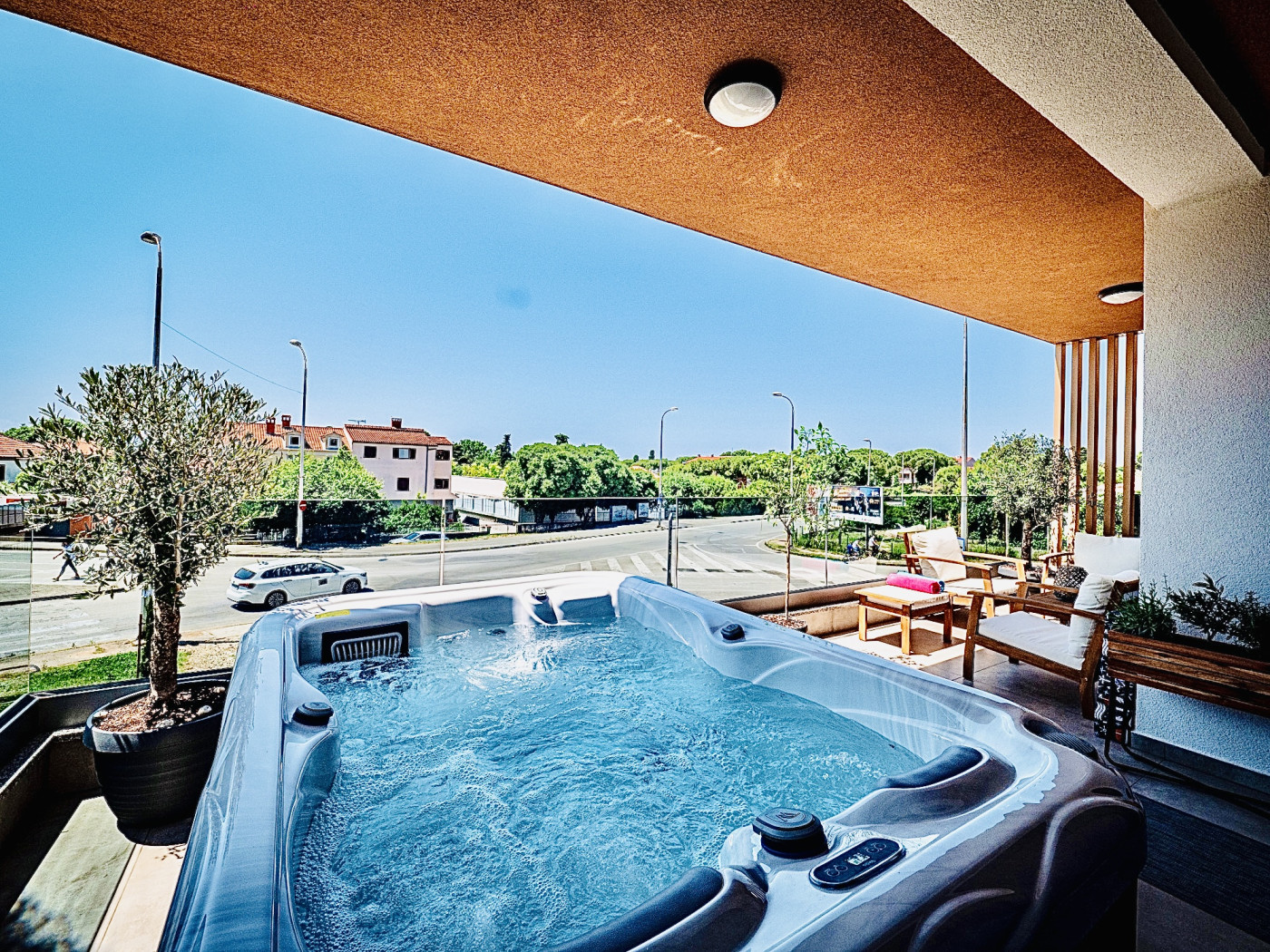Luma Luxury Apartment with Jacuzzi