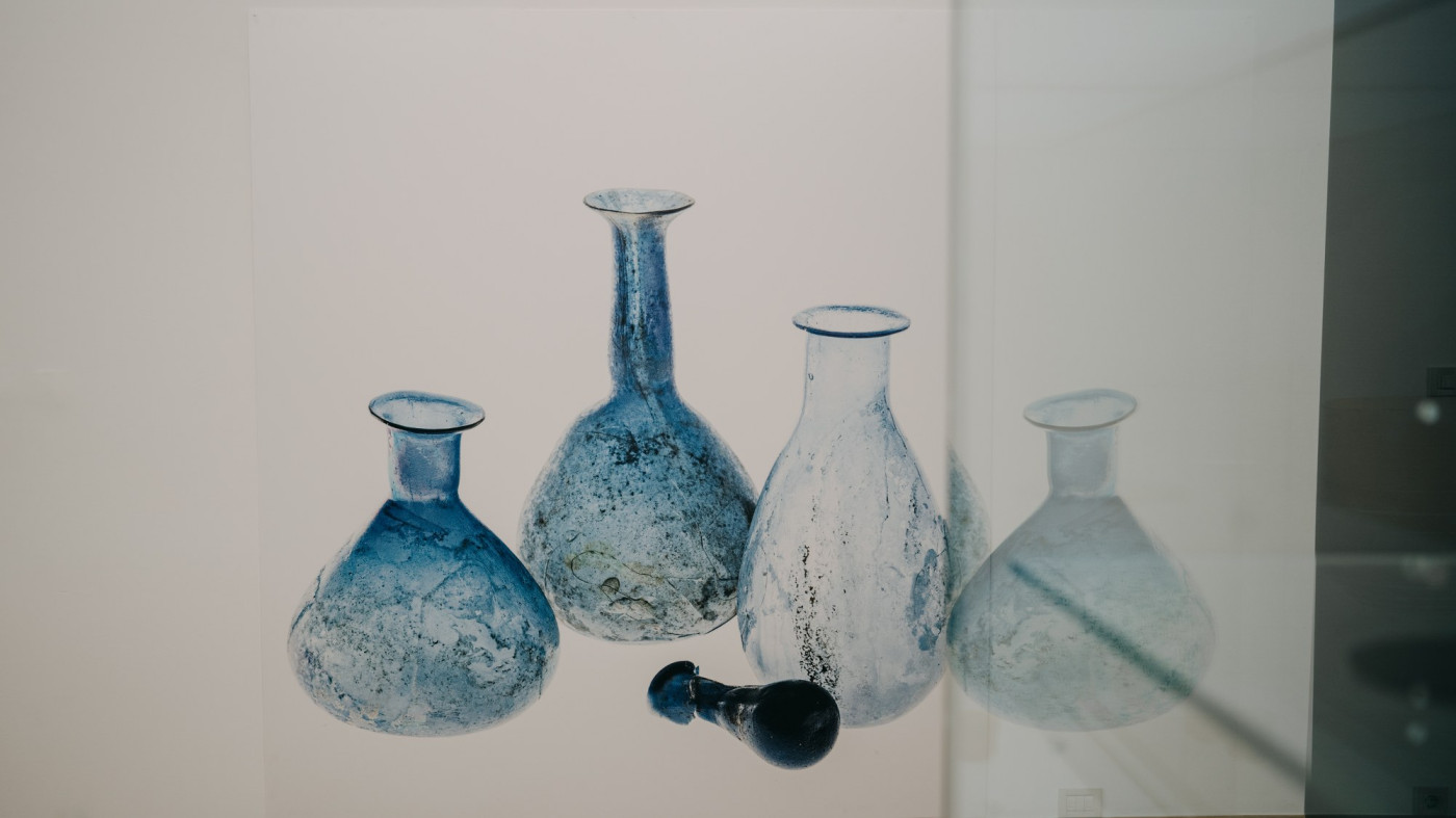The Fractures of Time Exhibition Brings Valuable Archaeological Glassware