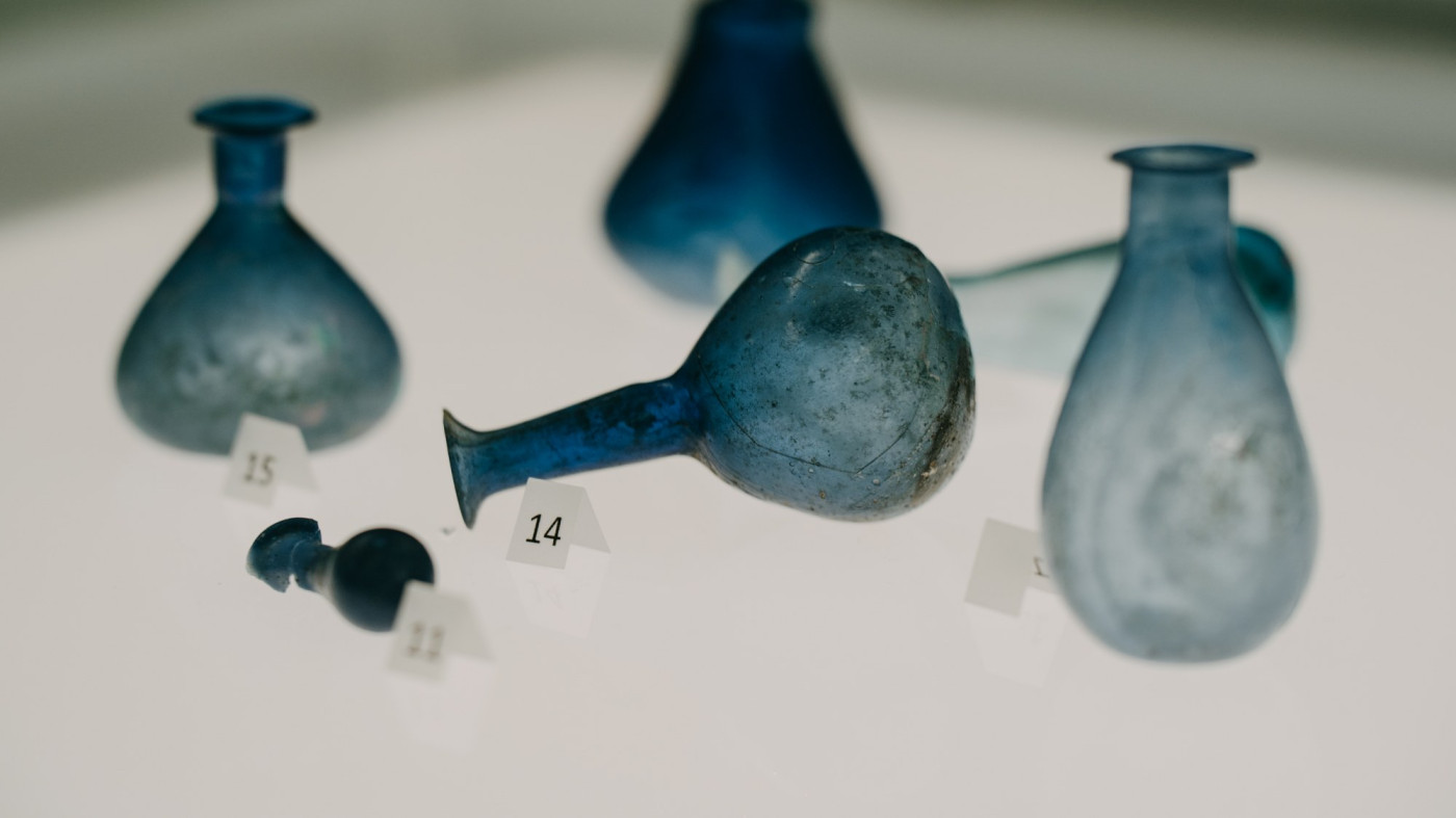 The Fractures of Time Exhibition Brings Valuable Archaeological Glassware