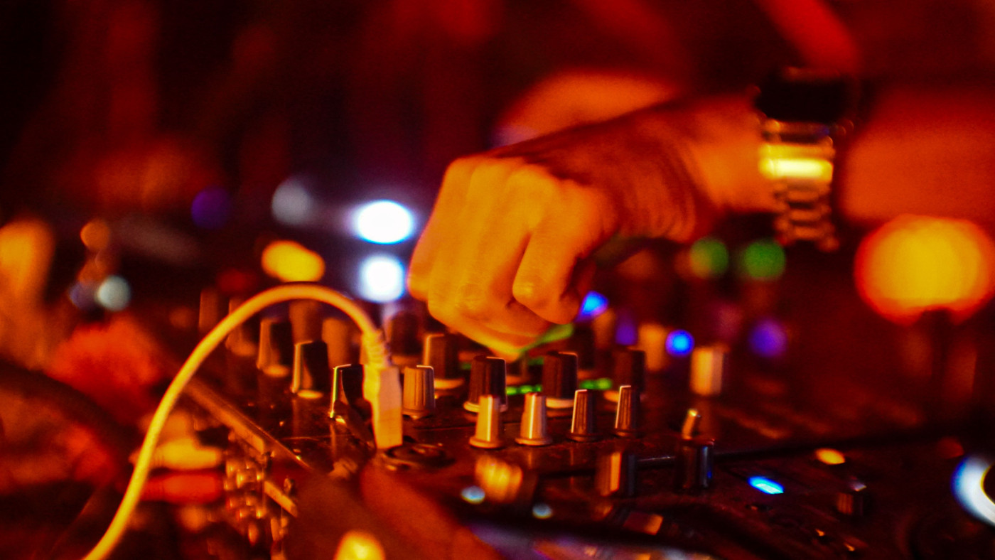 DJ
